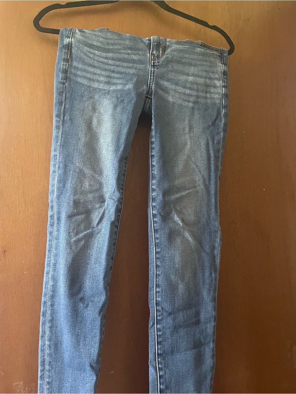 American Eagle Outfitters Women's Skinny Jeans in Mid Blue Wash